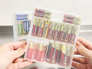 【セリア】もう電池切れに悩まない！透明ケースでスッキリ解決