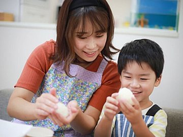 自分とママを「おにぎり」で表現した3歳息子！そのセンス溢れる表現力に3.5万人がほっこり