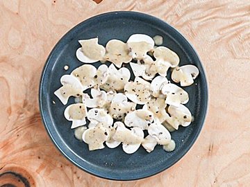 生でも食べられるって知っている？さまざまな味を楽しめるマッシュルームを取り入れて♪おすすめレシピ2選