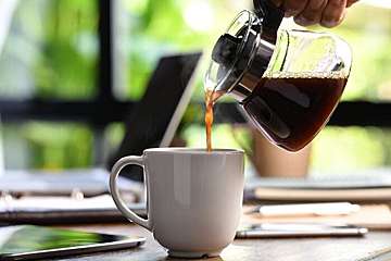 コーヒは1日何杯まで飲んでも大丈夫？知っておきたいカフェインのメリット＆デメリットとコーヒーの飲み方