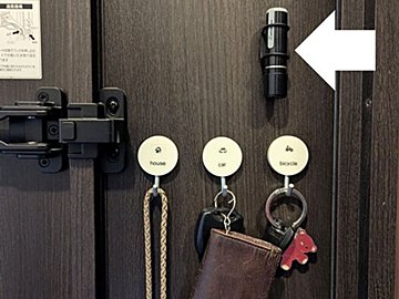 「どこ行った？」がなくなる！役立つ100均の浮かせる小物収納3選