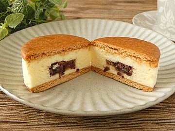 【ファミマ】大人気スイーツの新作「バタービスケットサンド あんバター」はあと引くおいしさの本格的デザート