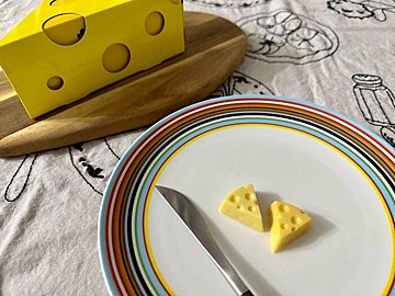 【KALDIオリジナル】盛り上がること間違いなし！見た目も味も笑っちゃうほどチーズのおもしろチョコが登場！
