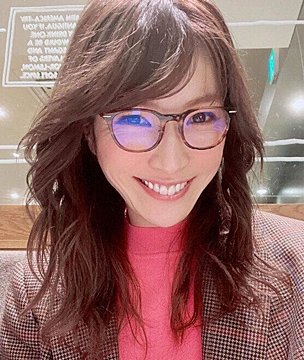 【2023最新】50代の女性におすすめ！洗練された大人のミディアムとセミロングヘアカタログ