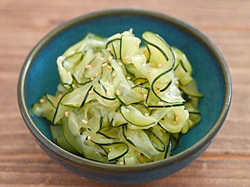 【旬食材】実は生で食べられる！ズッキーニは加熱なしでOK♪火を使わない簡単レシピ2選