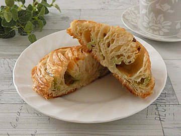【ファミマ】温めるとおいしさアップ！「ピスタチオデニッシュ」はペロッと食べられるスイーツパン