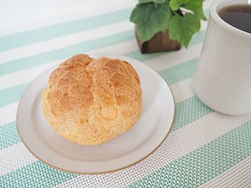 【ミニストップ】飽きないおいしさ！2層仕立ての濃厚カスタードシュークリームは中身たっぷり！