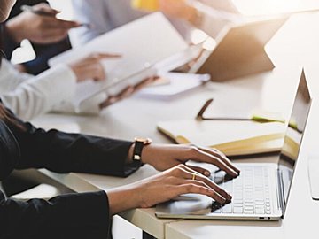 何のために働きますか？次なる目標は「がんばる誰かを笑顔に」！会社員とWEBライターの2足のわらじで働くプチプラスイーツマニア原こさんインタビュー