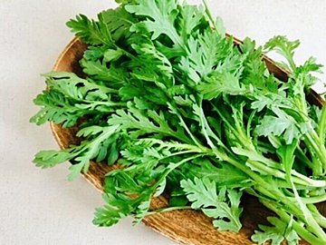 じつは避けたほうがいいかも!?野菜のプロが教える春菊の「もったいない」食べ方