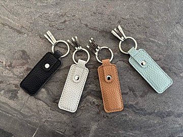 ダイソーで見つけた！レザー調「マグネット入キーホルダー」