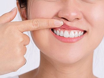 おじさんの悩みと思っていたら……35歳、女性ホルモンが減り始めると口臭リスクが一気に上がる