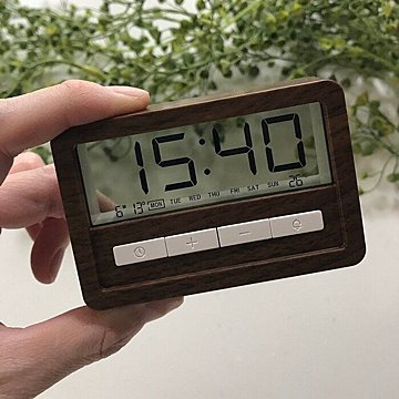 【ダイソー】SNSで話題！入手困難なほど人気の「透明デジタル時計」とは？