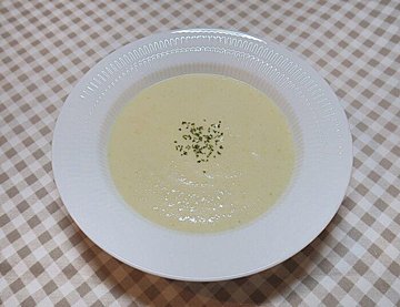 【旬食材】「新じゃがと春キャベツの濃厚ポタージュ」のつくり方