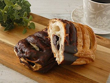 【ファミマ】ボリュームたっぷりで138円!?「濃厚チョコクリームデニッシュ」は大満足のスイーツパン