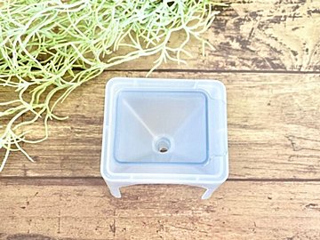 【ワッツ】四角ってなかった！倒れないから収納しやすいキッチンアイテム