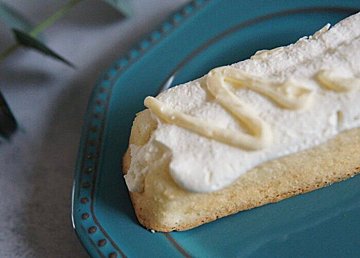【ローソン】みっちり生地の上にクリーム＆香るバター「MILKシフォンケーキ　みるく＆バター」