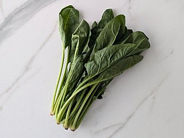 【ラク家事】一発除去！葉物野菜の根元汚れをスッキリ落とす方法