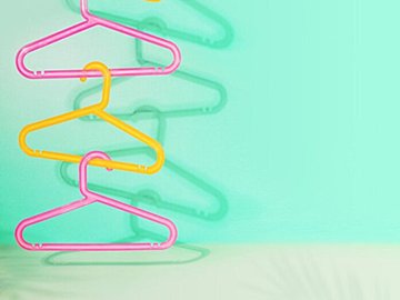 ひと夏4着をぐるぐる着まわして生きる人＆毎シーズン固定したテーマカラーで生きる人を紹介