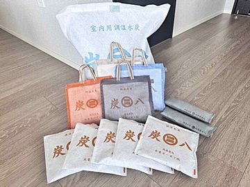 【楽天】めんどくさがりやさんにおすすめ！ほったらかしで大切なバッグや服を湿気から守ってくれる炭八