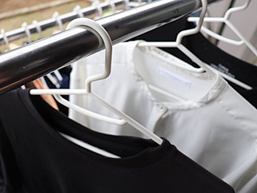 【ダイソー】330円だけど買う価値アリ！なハンガーをダイソー「Standard Products」で発見