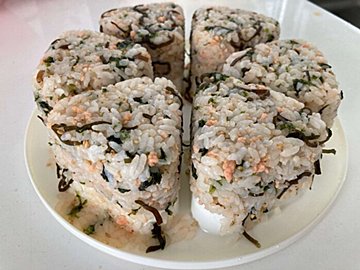 常備必須！ドンキの鮭フレークはアトランティックサーモン120g×2で755円！安くておいしいワケを徹底レビュー！簡単おにぎりレシピ付