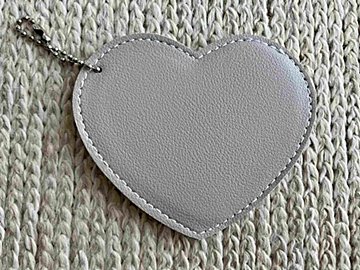 100均アイテムを組み合わせて外出先でもサッとミラーが取り出せる！マニアがおすすめするお出かけの必需品