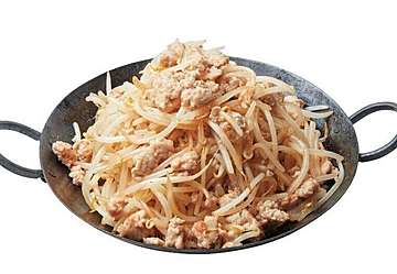 ピリ辛味がしみしみ 鶏ひき肉となすの炒めもの サンキュ ピリ辛味がしみしみ 鶏ひき肉となすの炒めもの サンキュ