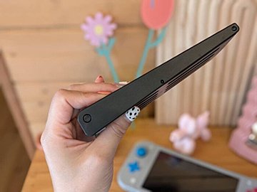 【ダイソー】“ネットで買うと10倍以上!?“こまかいところまで考えられた「Switchスタンド」