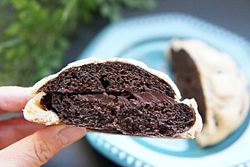 【ローソン】ベーカリー×GODIVAコラボは、メロンパンとあんバター！ 2品実食レビュー