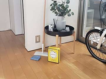 100均アイテムが活躍 フローリングをピカピカにする方法をプロに聞いた サンキュ