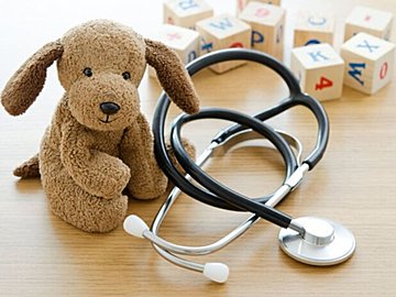 小児科を受診中、息子のほっぺをさわった先生の一言に「ホッコリ」「素敵」の声集まる