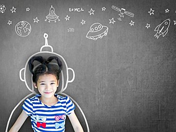 宇宙人と交信中?!2歳の三つ子がとった不思議でかわいすぎるポーズに「UFO呼んでる？」