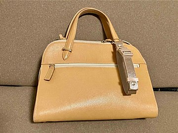 【3COINS】冬アウターも邪魔にならない！バッグに掛けて手ぶらでラクラク便利グッズ