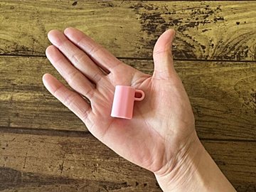 【セリア】買わなきゃ損！110円で「リップどこ？」が消える？見つけたら即買いの超便利グッズ