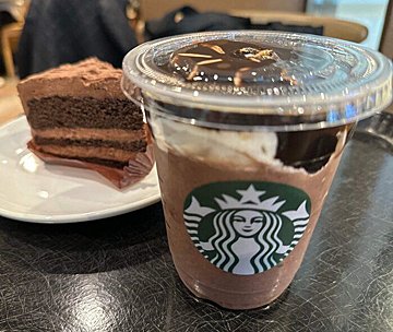 【スタバ新作】バレンタインメニュー第2弾！超濃厚「オペラ フラペチーノ」が新登場！