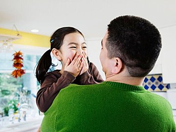 「大きくなったねえ」6歳娘の頭を撫でたパパ。娘から返ってきた言葉が感動的で涙なしには聞けない