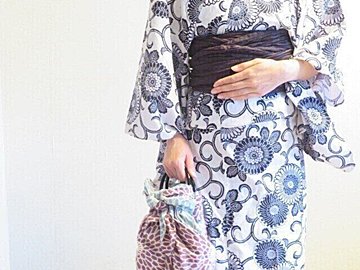 今年の花火大会は浴衣デビュー！着つけに必要なものと簡単な浴衣選び