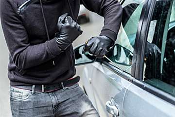 封鎖中の都市で窃盗団が車を４６台強奪　犯人はほとんどが未成年