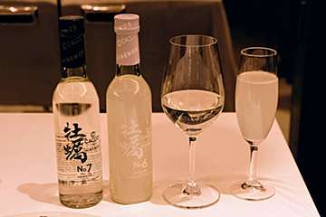 オイスターバーと日本酒ブランドがコラボ！　牡蠣専用日本酒のこだわりがすごい