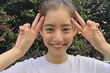 新木優子、初主演で「元カレが好きすぎる」ぶっ飛びOLに挑戦！