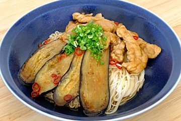 リュウジの「豚なすそうめん」が“ひやあつ”で最高　トロトロなすを絡めて絶品に