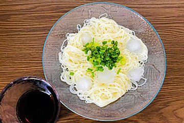 カズレーザーが発見？　ある「意外な食べ物」をそうめんにかけると鬼ウマ…