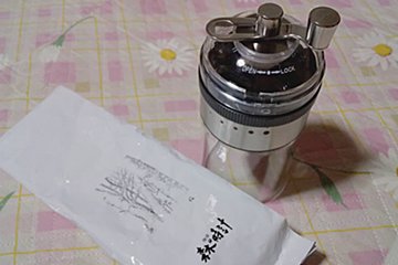 おうちで本格コーヒーに挑戦！　ダイソーの「手挽きコーヒーミル」がスゴイ