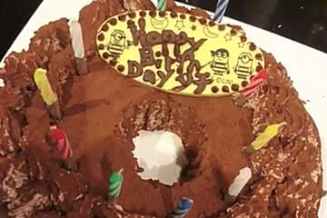 西山茉希、元夫の誕生日に手作りケーキを披露　「ブサイクなケーキ…」