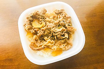 ツウな人は牛丼に「あるもの」をかけて食べていた　やってみたら鬼ウマ…